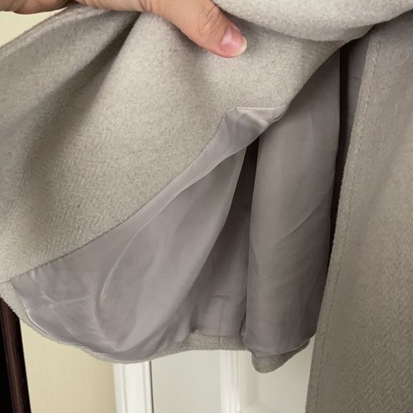 Classic oatmeal colored pea coat w/ optional belt - Picture 6 of 8